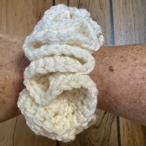 Chic Ivory Crochet Hair Scrunchie